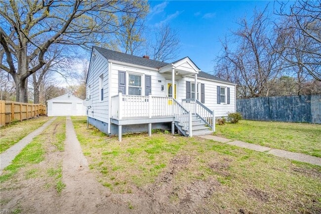 Building Photo - 1009 De Gaule St
