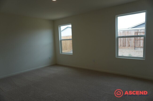 Building Photo - Energy-Efficient 3 Bed / 2 Bath Home with Solar, Garage & Full Kitchen Appliances