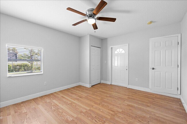 Building Photo - 2385 SW Neal Rd