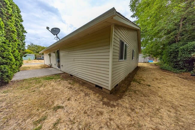 Building Photo - One Level Ranch Home - Three Bedrooms - Updated in 2024