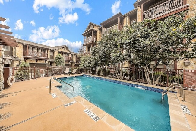 Building Photo - 6350 Oriole Dr