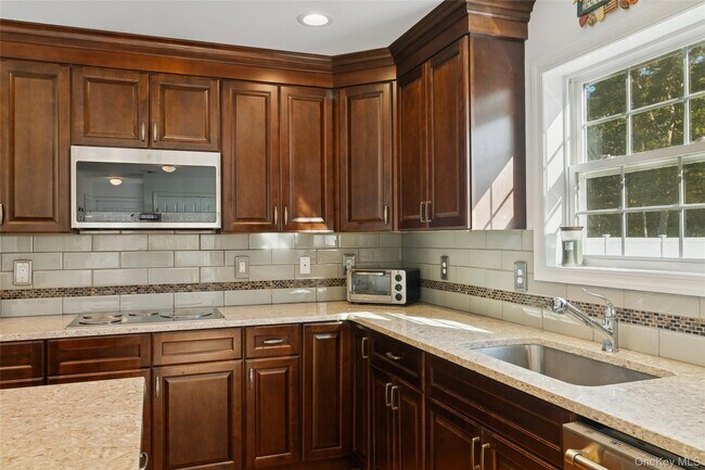 Building Photo - 16 Mastro Ct