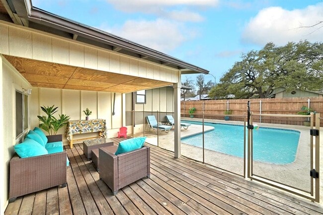 Building Photo - 7210 Towering Oaks Dr