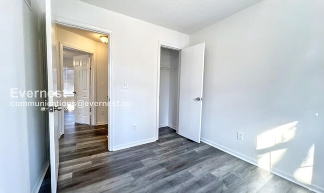 Building Photo - 1021 SE Steeple Dr