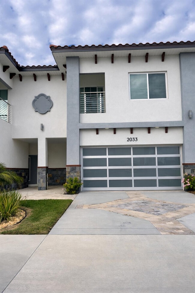 Building Photo - 2033 Greenbriar Ter