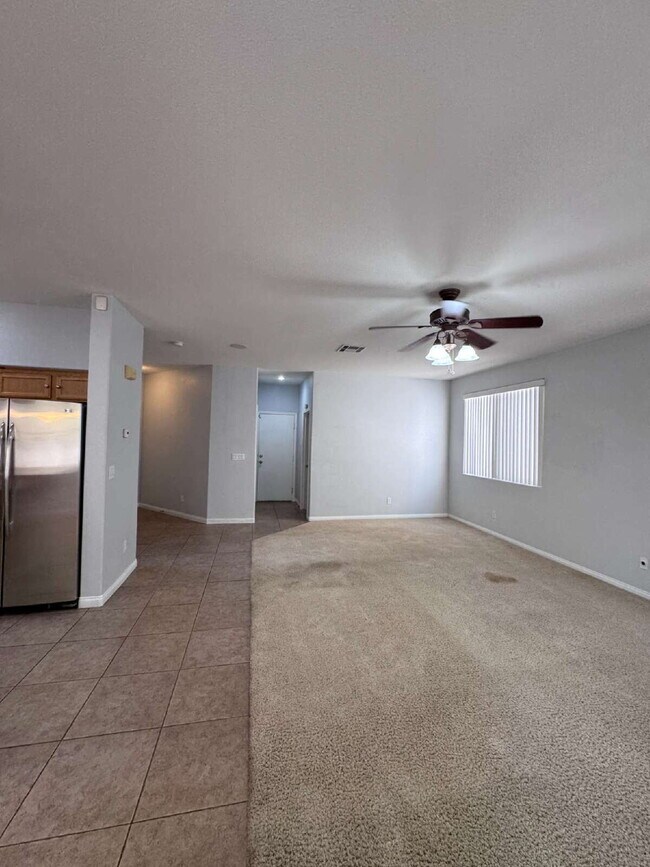 Building Photo - Centennial Hills 4-bedrooms with 2.5 bath