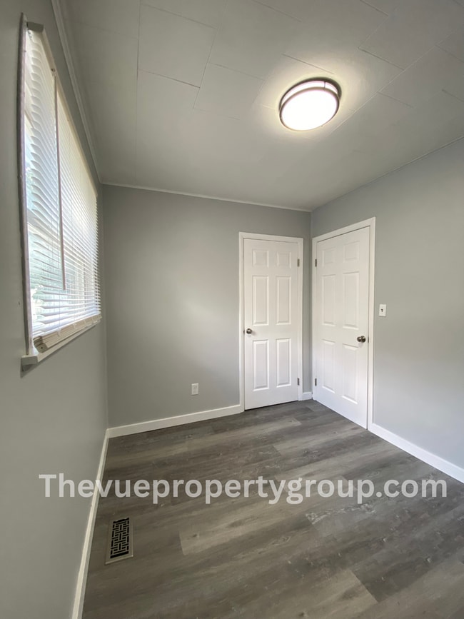 Building Photo - NO RENT until 2026! Lock in your new home now and enjoy the rest of the year rent-free! The depos...