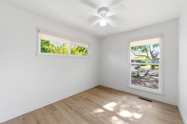 Building Photo - 1153 Buccaneer Dr