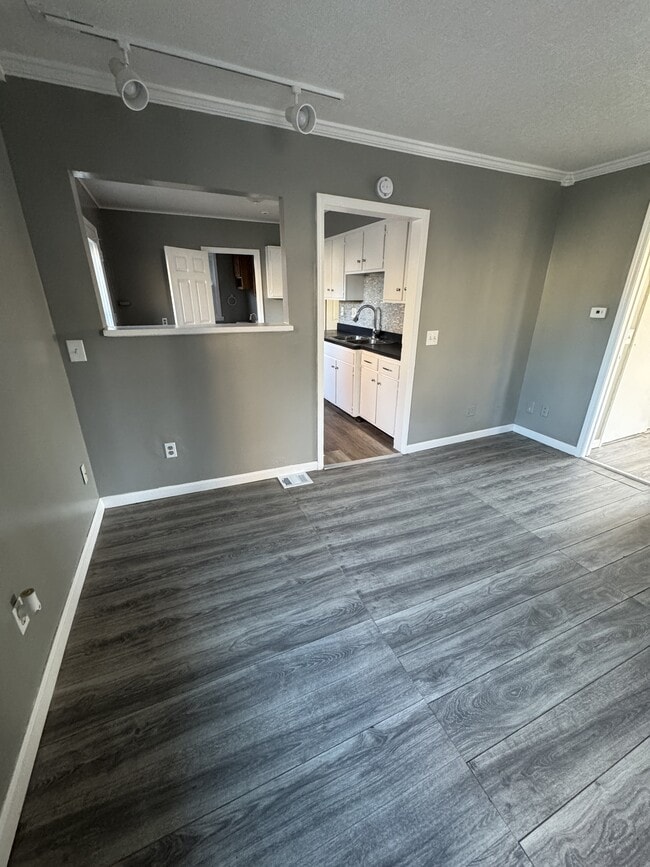 Building Photo - 225 Haviland Park