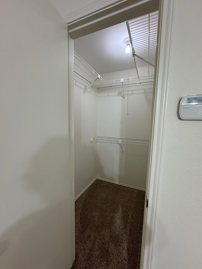 Building Photo - 9538 Cloverdale