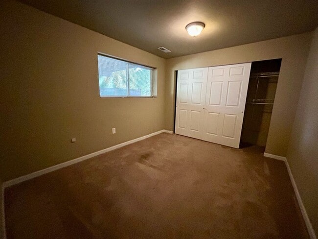 Building Photo - Kirkland Home