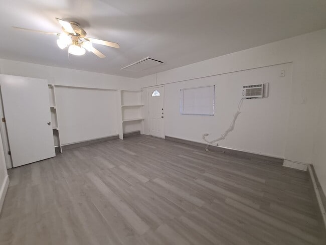 Building Photo - Amazing 3/2 with Garage Conversion Ready F...