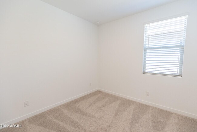 Building Photo - 9323 W Glenrosa Ave