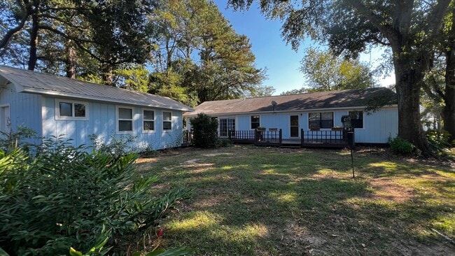 Building Photo - 905 Van Ave