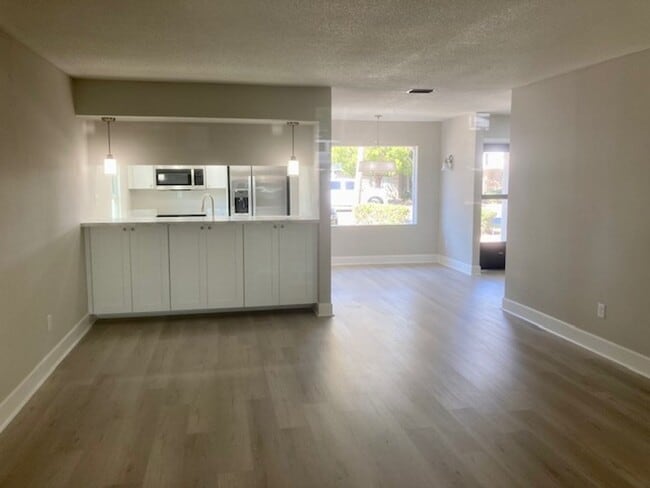 Building Photo - Islands Community Condo