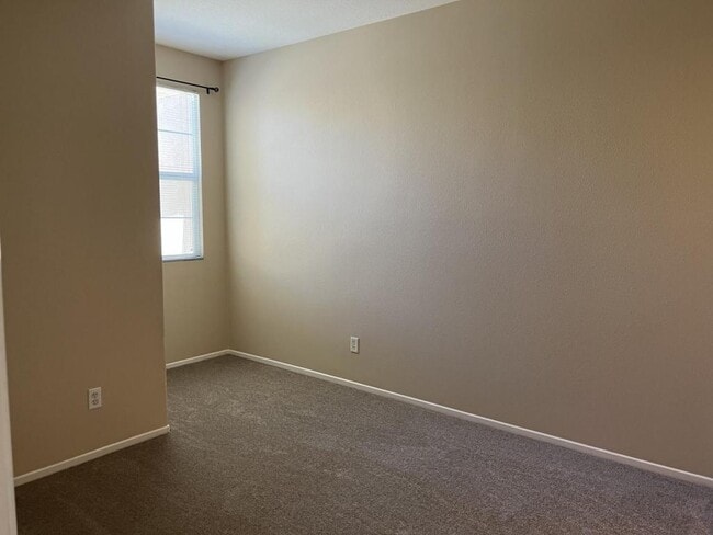 Building Photo - 35992 Lindstrand Ave