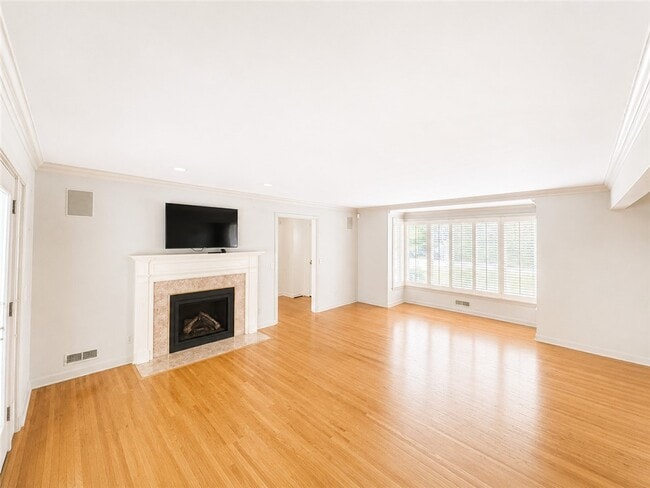 Building Photo - 20 Briar Patch Rd