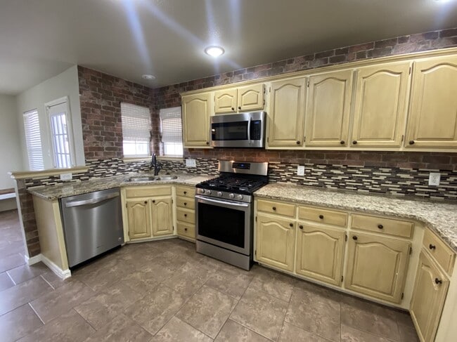 Building Photo - 3503 S Dogwood Ave