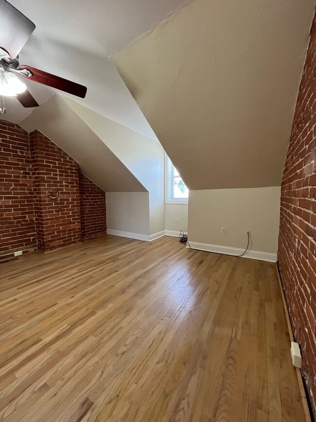 Building Photo - 185 Lodi Way