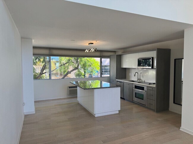 Primary Photo - Beautiful 2Br/2Ba Townhome In Little Italy With Views Of The Bay! Call to schedule a showing at 7...