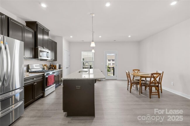 Building Photo - 9338 Mallard Mls Dr