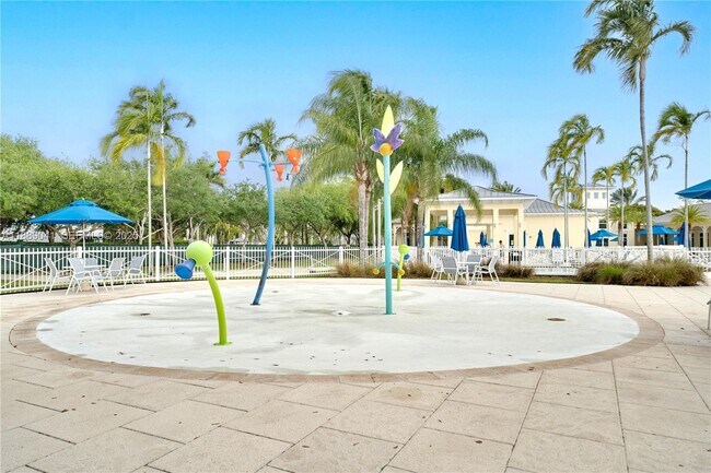 Building Photo - 2731 NE 3rd Dr