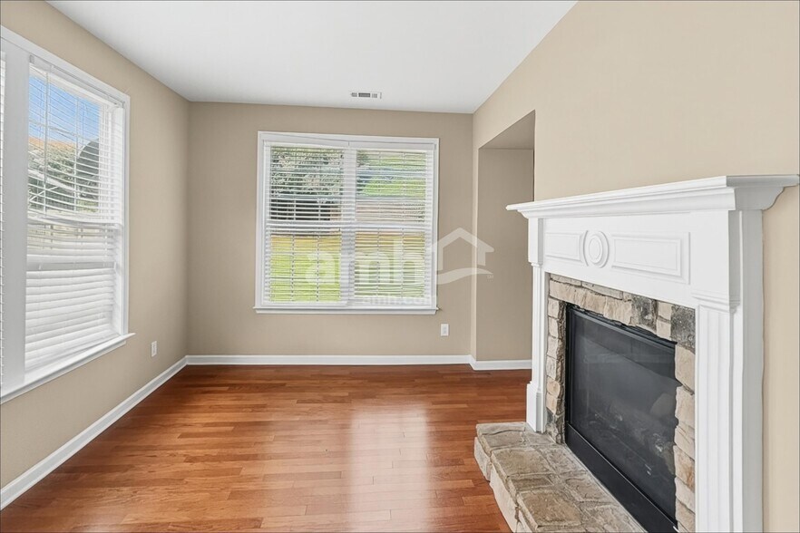 Building Photo - 1830 Madrid Falls Dr