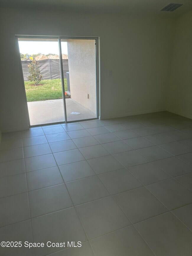 Building Photo - 641 Hugo SE Dr