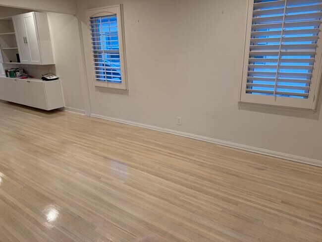 Building Photo - 7822 Bleriot Ave