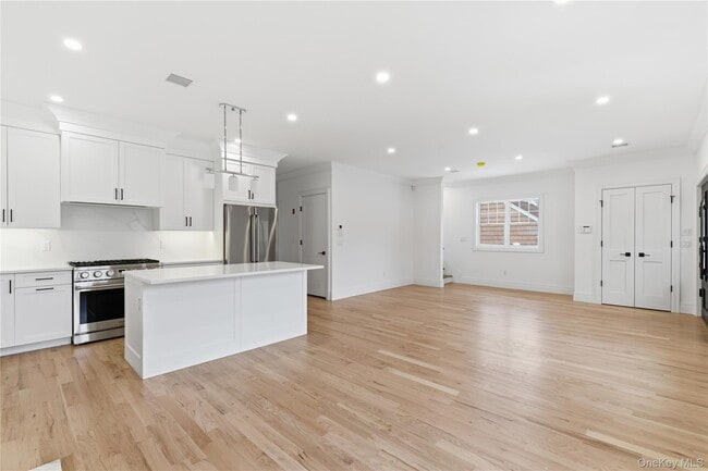 Building Photo - 42 Alice Ct