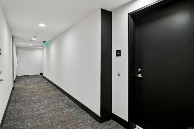 Building Photo - 5750 Hollywood Blvd