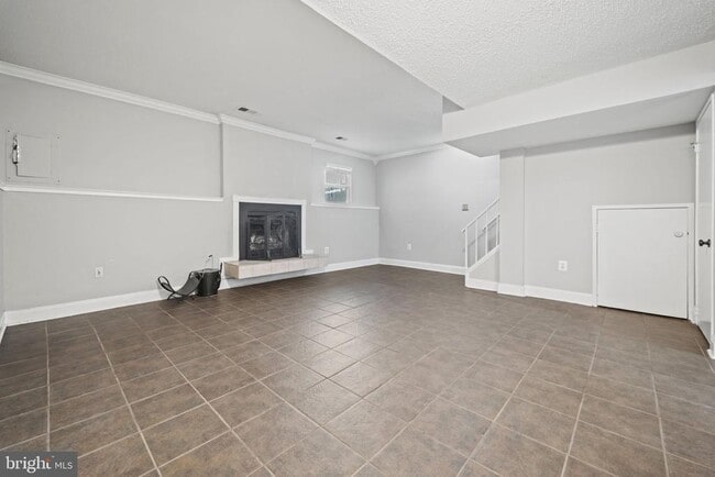 Building Photo - 2362 Hunters Square Ct