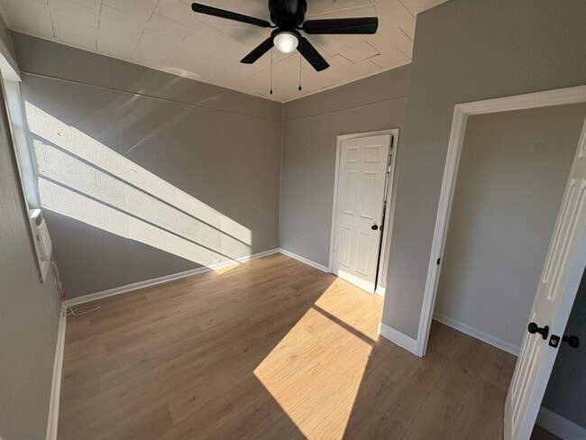 Building Photo - 3 Bed / 2 Bath Single-Family | Effective Rent After Credit