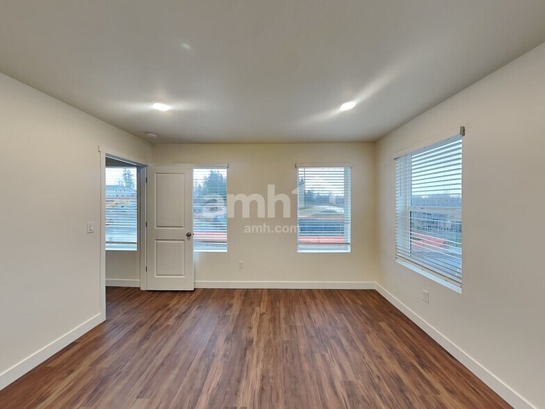 Building Photo - 4805 85th Ave NE