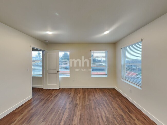 Building Photo - 4800 85th Dr NE