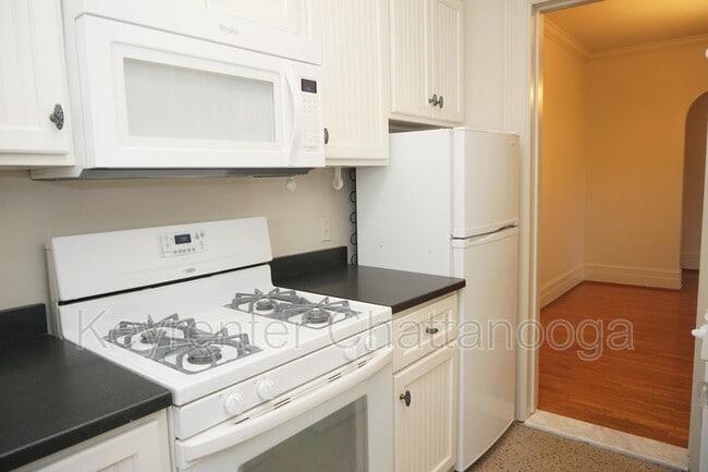 Building Photo - 190 N Crest Rd