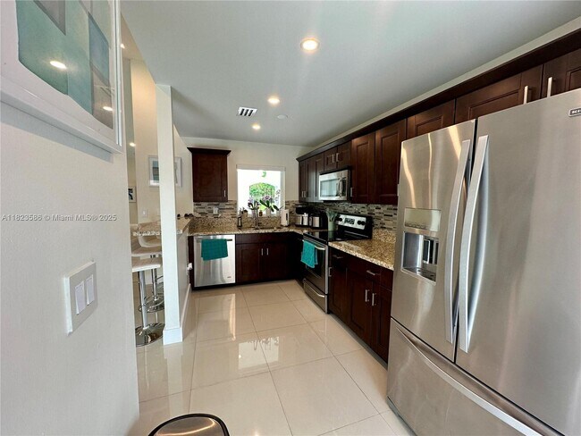 Building Photo - 5020 SW 154th Ave