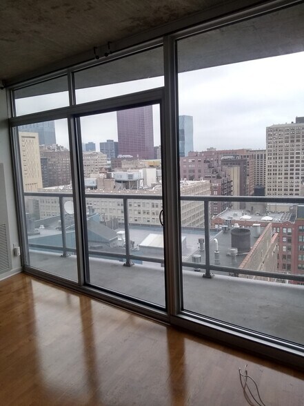 Building Photo - 611 S Wells St