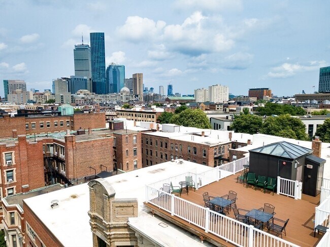 Building Photo - 114 Fenway