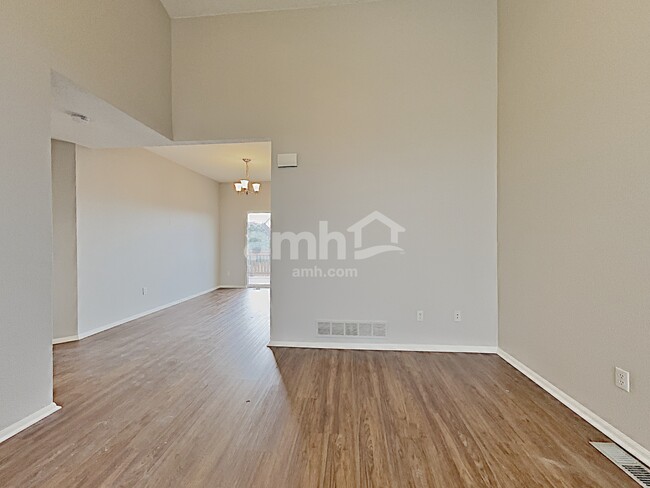 Building Photo - 6043 S Zante Way