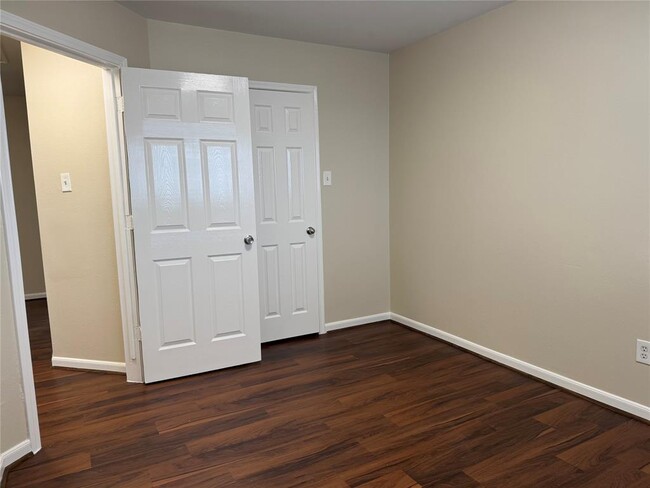 Building Photo - 6435 Waldron Dr