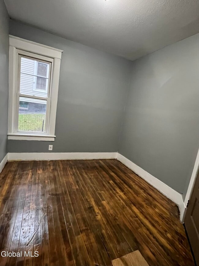 Building Photo - 213-215 Vrooman Ave