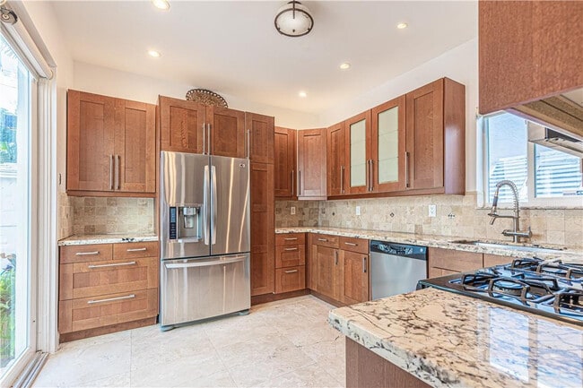 Building Photo - 1220 SE 2nd St