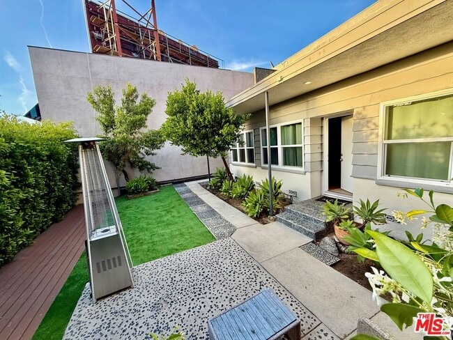 Building Photo - 4336 Laurel Canyon Blvd
