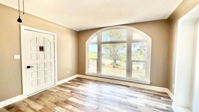 Building Photo - Lovely Single-Story Country Home on Wide Open Space with Detached Garage Space!