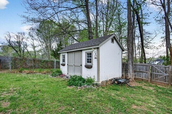 Building Photo - 2312 Bonnie Ln