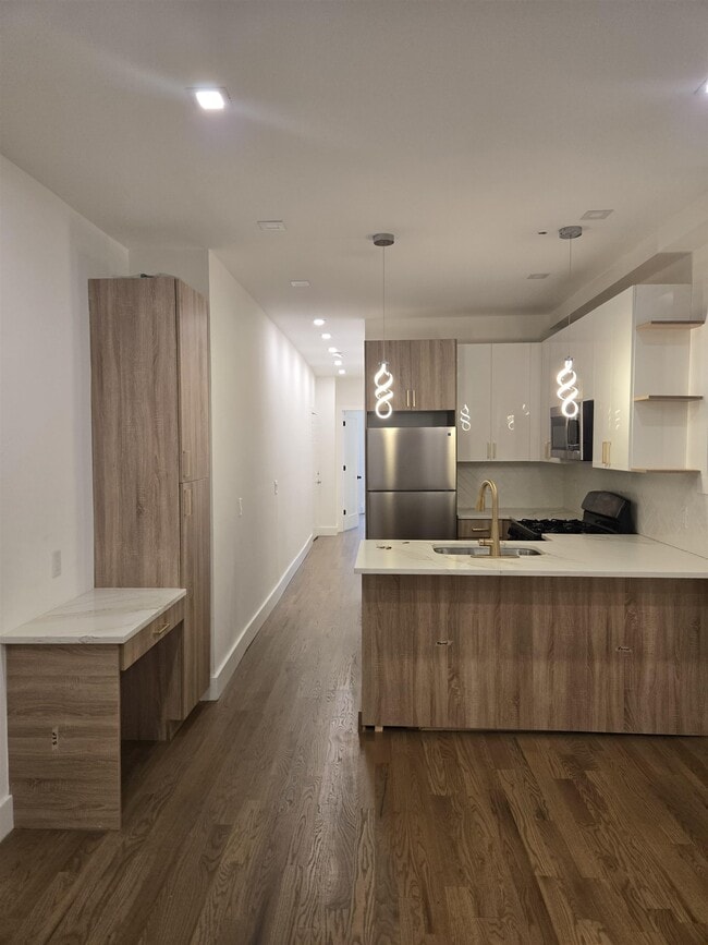 Building Photo - 232 Van Horne St