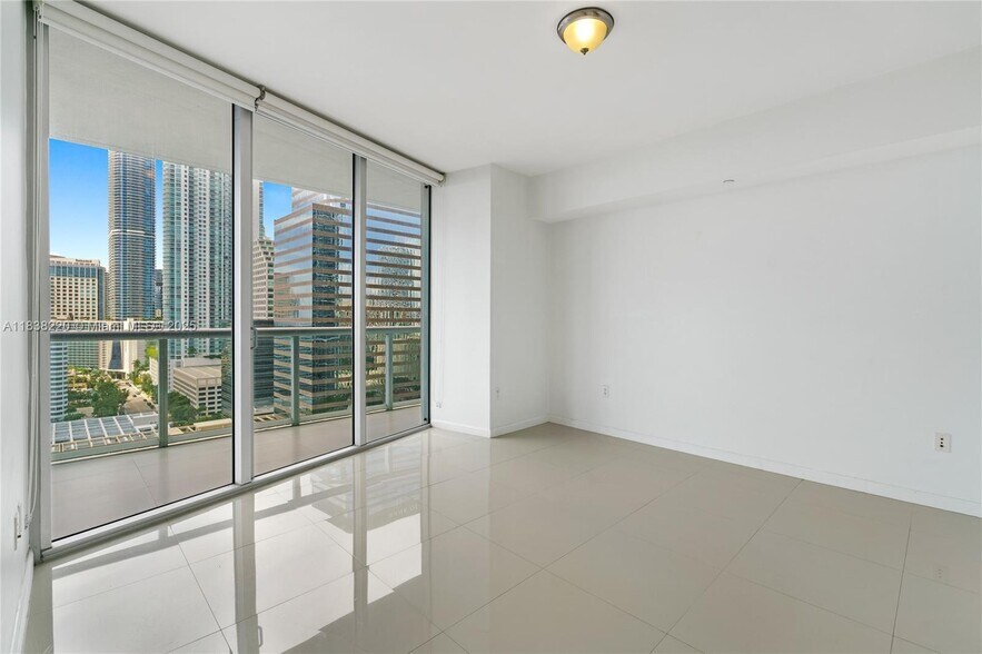 Building Photo - 495 Brickell Ave
