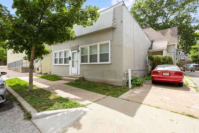Building Photo - 4158 Oak St
