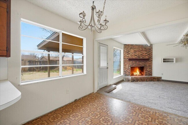 Building Photo - 608 N Colton Ave